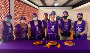 Participantes del FAEM aprenden a elaborar flan de cempasúchil - IMC