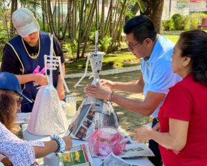 El Instituto de la Mujer de Cuernavaca (IMC), en colaboración con la Casa Ecológica de SAPAC, realizó un taller de Elaboración de Catrinas